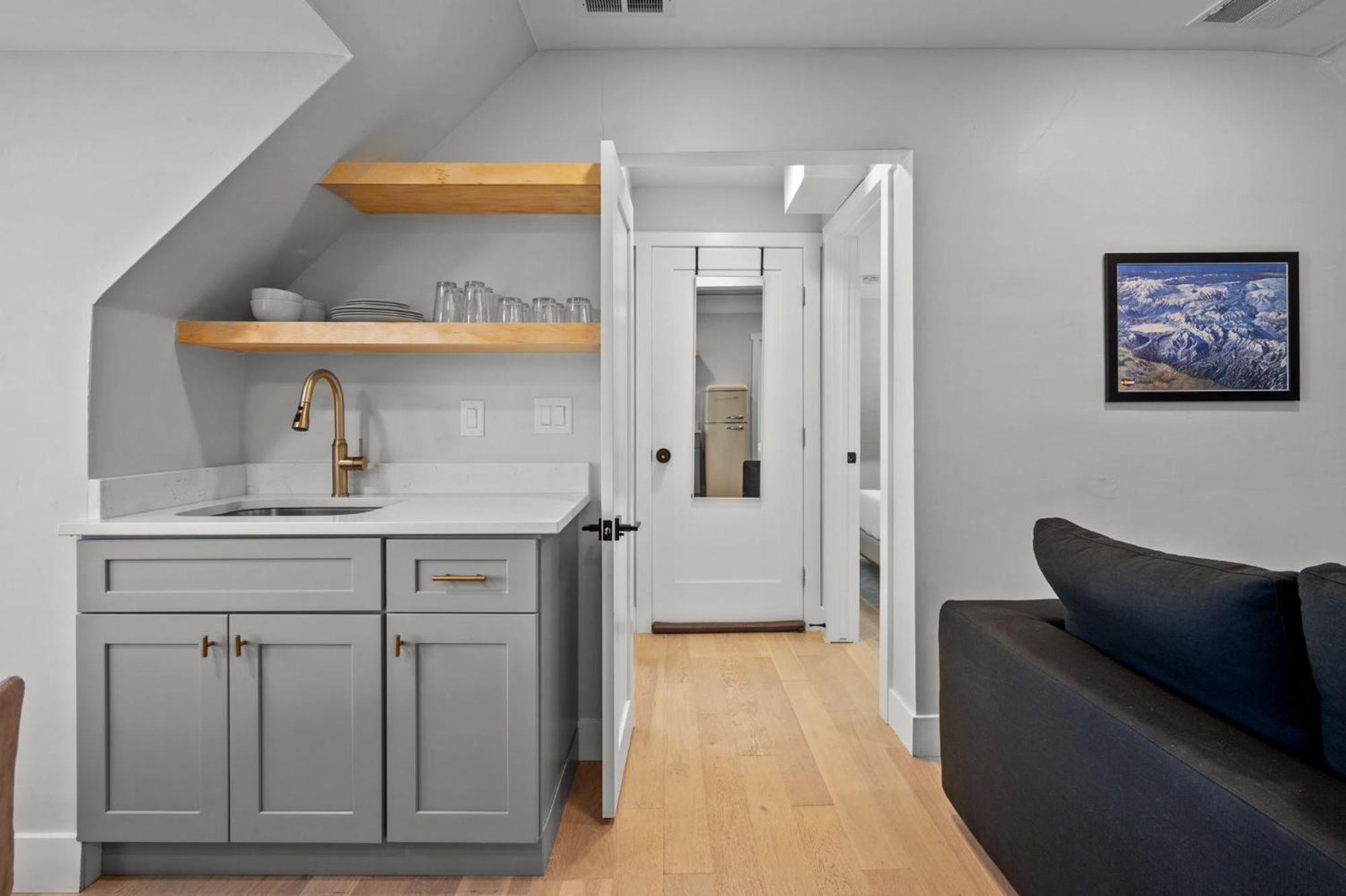 Broadway Dog-friendly Loft With Parking Denver