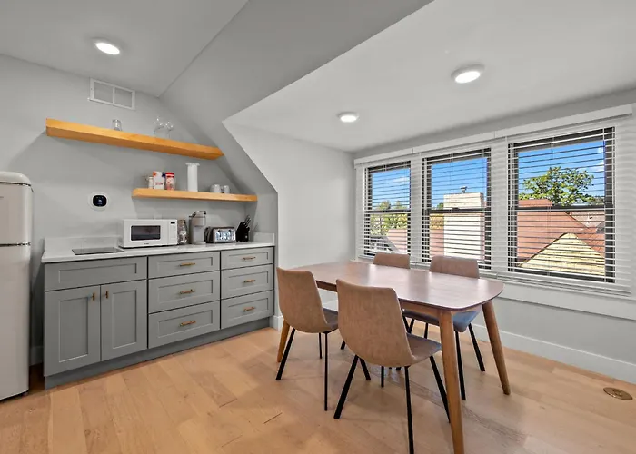 Broadway Dog-Friendly Loft With Parking