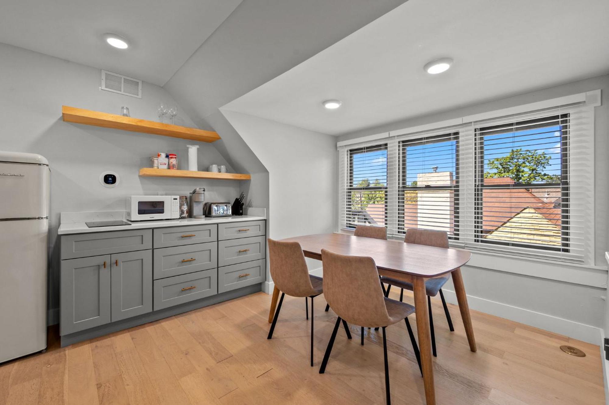 Broadway Dog-friendly Loft With Parking * Denver